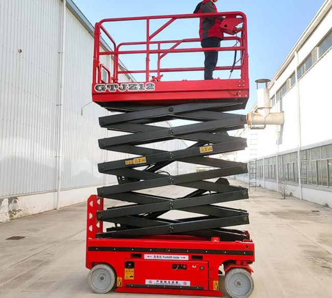 曲松自行走移动式升降机